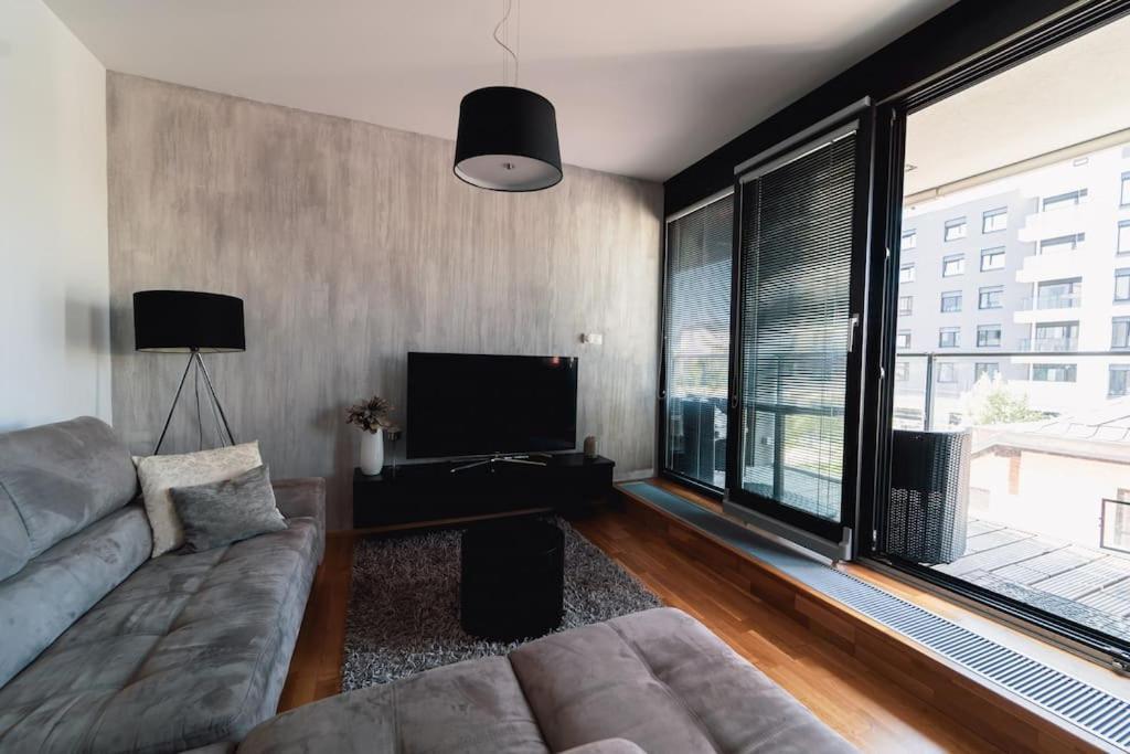 Prague Marina River View Apartment Close To City Centre Free Parking — Fotky 1